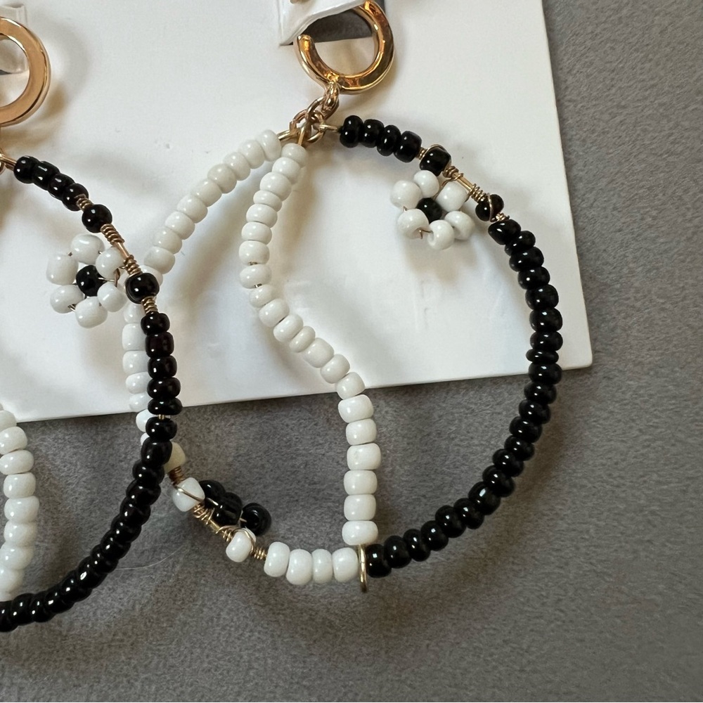 FOREVER21 Black & White Peace Flower Beaded Gold Dangly Hoop Lightweight Earring - Picture 10 of 15